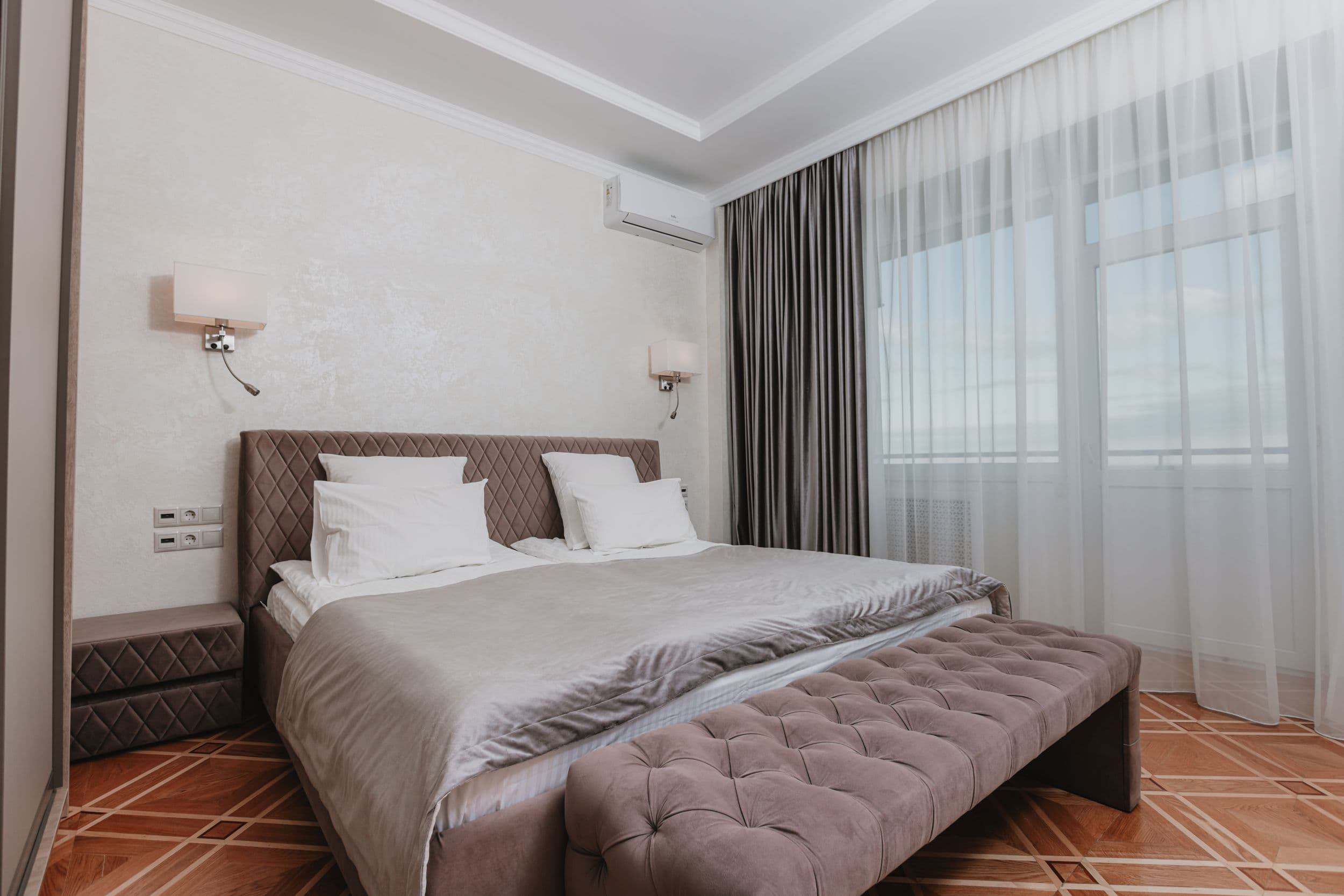 Двуспальная кровать